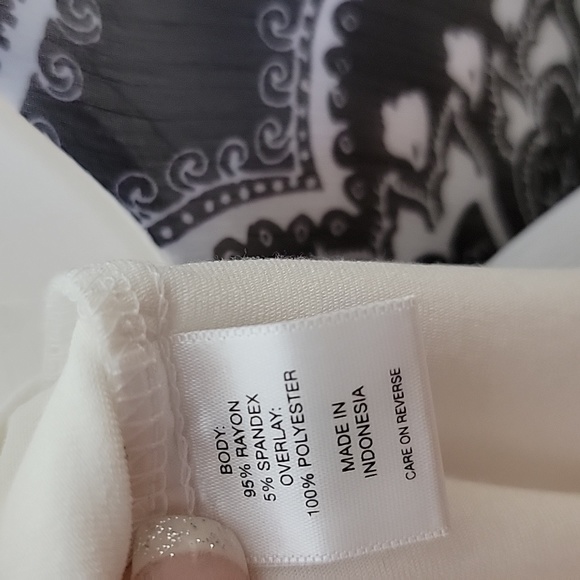 NY&Co Sleeveless top with overlay - Picture 9 of 9